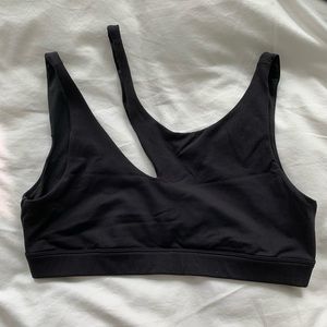 Alo Yoga Peak Bra in black
